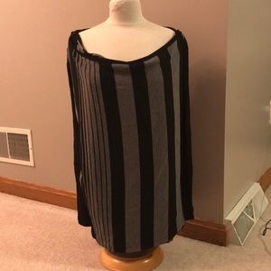 Jessica’s Simpson Nursing top